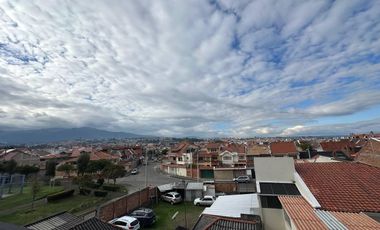 Departamento con amplia terraza en venta - sector Av. 10 de Agosto