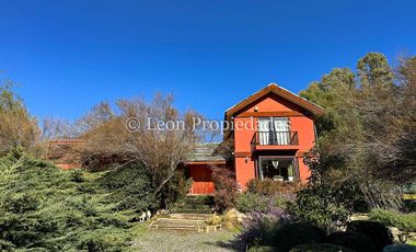 Leon Propiedades vende hermosa casa en Condominio valle los Naranjos.