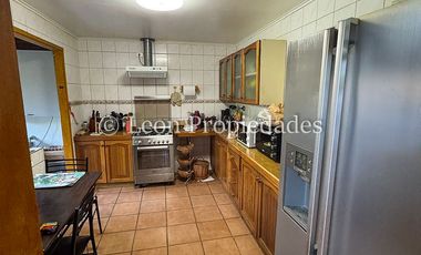 Leon Propiedades vende hermosa casa en Condominio valle los Naranjos.