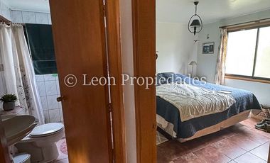 Leon Propiedades vende hermosa casa en Condominio valle los Naranjos.