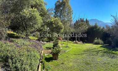 Leon Propiedades vende hermosa casa en Condominio valle los Naranjos.