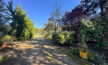 Leon Propiedades vende hermosa casa en Condominio valle los Naranjos.