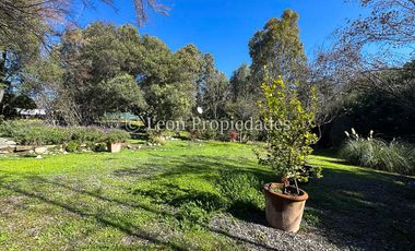 Leon Propiedades vende hermosa casa en Condominio valle los Naranjos.