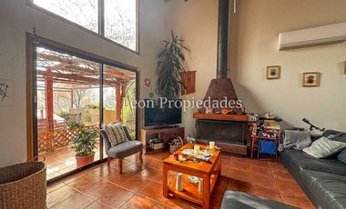 Leon Propiedades vende hermosa casa en Condominio valle los Naranjos.