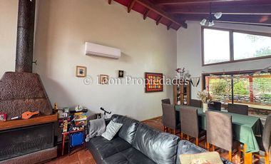 Leon Propiedades vende hermosa casa en Condominio valle los Naranjos.