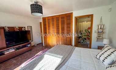 Leon Propiedades vende hermosa casa en Condominio valle los Naranjos.