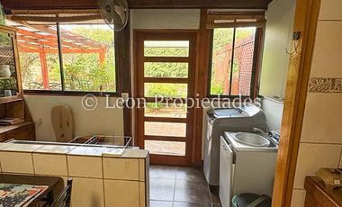 Leon Propiedades vende hermosa casa en Condominio valle los Naranjos.