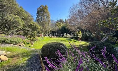 Leon Propiedades vende hermosa casa en Condominio valle los Naranjos.