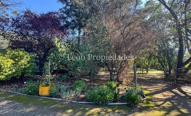 Leon Propiedades vende hermosa casa en Condominio valle los Naranjos.