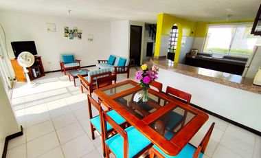 🏠 VENDO CASA DOS PLANTAS CON TERRAZA - TRES DORMITORIOS - (TONSUPA - Club del Pacífico) $77,000.oo OFERTA.