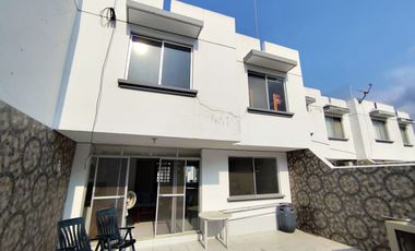 🏠 VENDO CASA DOS PLANTAS CON TERRAZA - TRES DORMITORIOS - (TONSUPA - Club del Pacífico) $77,000.oo OFERTA.