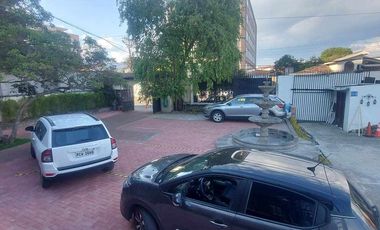 PROPIEDAD COMERCIAL DE VENTA A 100 METROS DE LA AVE REMIGIO CRESPO Y AVE SOLANO, IDEAL PARA PLAZAS COMERCIALES, O EDIFICIOS