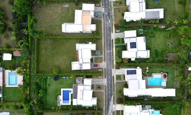 Extraordinaria casa campestre moderna de un solo nivel en Cerritos con lote de 1500 m2. Pereira - Colombia.
