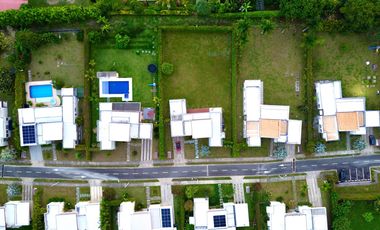 Extraordinaria casa campestre moderna de un solo nivel en Cerritos con lote de 1500 m2. Pereira - Colombia.