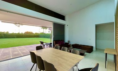 Extraordinaria casa campestre moderna de un solo nivel en Cerritos con lote de 1500 m2. Pereira - Colombia.