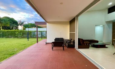 Extraordinaria casa campestre moderna de un solo nivel en Cerritos con lote de 1500 m2. Pereira - Colombia.