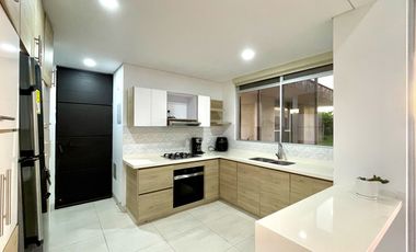 Extraordinaria casa campestre moderna de un solo nivel en Cerritos con lote de 1500 m2. Pereira - Colombia.