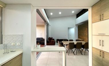 Extraordinaria casa campestre moderna de un solo nivel en Cerritos con lote de 1500 m2. Pereira - Colombia.