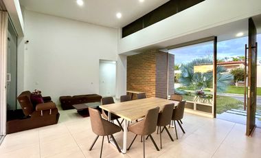 Extraordinaria casa campestre moderna de un solo nivel en Cerritos con lote de 1500 m2. Pereira - Colombia.