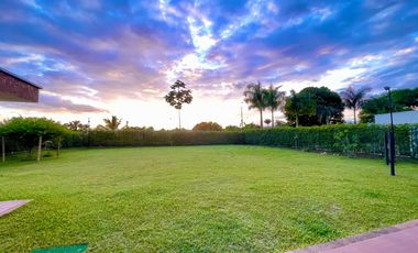 Extraordinaria casa campestre moderna de un solo nivel en Cerritos con lote de 1500 m2. Pereira - Colombia.