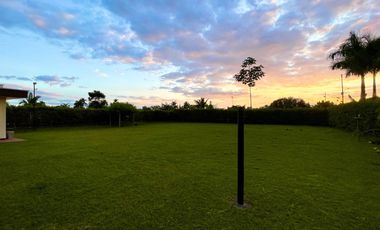 Extraordinaria casa campestre moderna de un solo nivel en Cerritos con lote de 1500 m2. Pereira - Colombia.