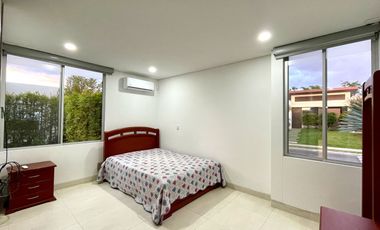 Extraordinaria casa campestre moderna de un solo nivel en Cerritos con lote de 1500 m2. Pereira - Colombia.