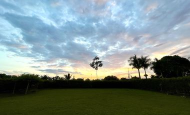 Extraordinaria casa campestre moderna de un solo nivel en Cerritos con lote de 1500 m2. Pereira - Colombia.