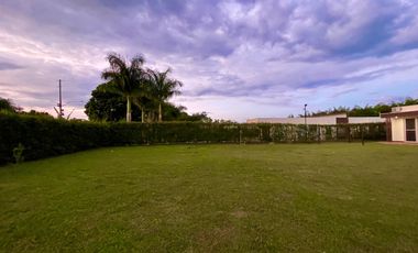 Extraordinaria casa campestre moderna de un solo nivel en Cerritos con lote de 1500 m2. Pereira - Colombia.