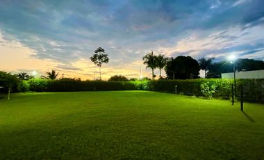 Extraordinaria casa campestre moderna de un solo nivel en Cerritos con lote de 1500 m2. Pereira - Colombia.