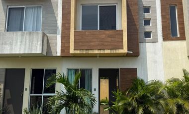 VENDO CASA EN LAGOS DE PUENTE MORENO EN PRIVADA, ALBERCA Y AMENIDADES