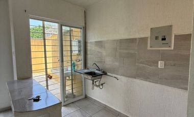 VENDO CASA EN LAGOS DE PUENTE MORENO EN PRIVADA, ALBERCA Y AMENIDADES