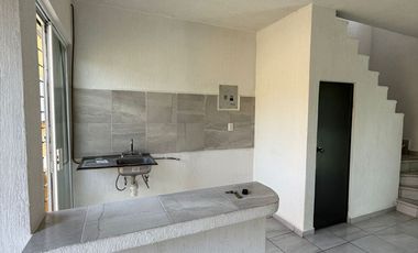 VENDO CASA EN LAGOS DE PUENTE MORENO EN PRIVADA, ALBERCA Y AMENIDADES