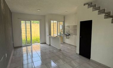 VENDO CASA EN LAGOS DE PUENTE MORENO EN PRIVADA, ALBERCA Y AMENIDADES