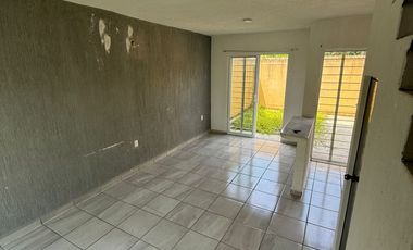 VENDO CASA EN LAGOS DE PUENTE MORENO EN PRIVADA, ALBERCA Y AMENIDADES