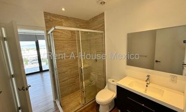 Rento amplio departamento en altos de juriquilla 3 recamaras 3 baños 2 autos