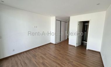 Rento amplio departamento en altos de juriquilla 3 recamaras 3 baños 2 autos