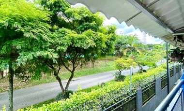 Extraordinaria casa en la Villa Olímpica Conjunto Residencial. Villa Olimpica. Pereira - Colombia.