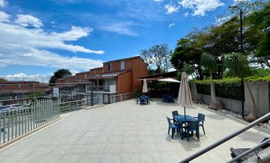 Extraordinaria casa en la Villa Olímpica Conjunto Residencial. Villa Olimpica. Pereira - Colombia.