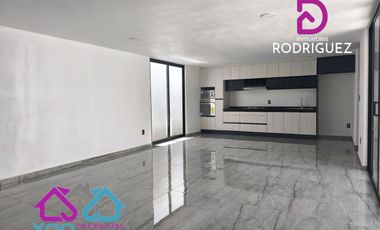 CASA EN VENTA CON JARDIN INTERIOR, EN ESQUINA. PACHUQUILLA, HGO.