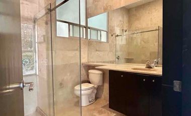 Renta Casa Amueblada Hacienda de las Palmas, Interlomas con  terraza y jardín privado