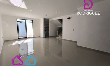 Casa nueva en Fraccionamiento Explanda Sur con recamara en planta baja