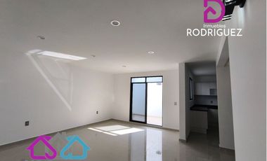 Casa nueva en Fraccionamiento Explanda Sur con recamara en planta baja