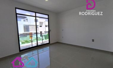 Casa nueva en Fraccionamiento Explanda Sur con recamara en planta baja