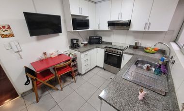 Se vende lindo Triplex en Santiago de Surco – Frente a Parque–  Calle Pedro de Candia cdra. 1