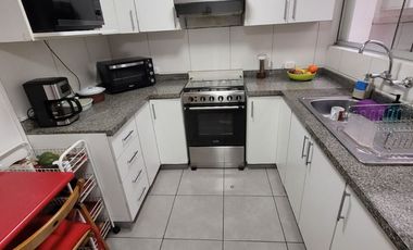 Se vende lindo Triplex en Santiago de Surco – Frente a Parque–  Calle Pedro de Candia cdra. 1