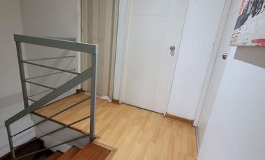 Se vende lindo Triplex en Santiago de Surco – Frente a Parque–  Calle Pedro de Candia cdra. 1