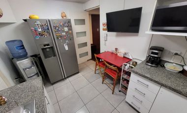 Se vende lindo Triplex en Santiago de Surco – Frente a Parque–  Calle Pedro de Candia cdra. 1