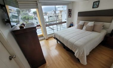 Se vende lindo Triplex en Santiago de Surco – Frente a Parque–  Calle Pedro de Candia cdra. 1