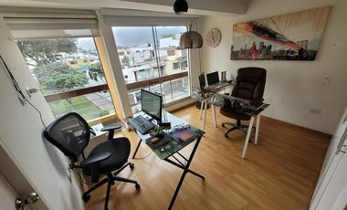 Se vende lindo Triplex en Santiago de Surco – Frente a Parque–  Calle Pedro de Candia cdra. 1