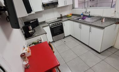 Se vende lindo Triplex en Santiago de Surco – Frente a Parque–  Calle Pedro de Candia cdra. 1